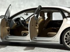 1:18 AUDI A8 Long W12 Ice Silver 2010 - Kyosho / Dealer