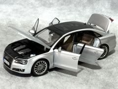 1:18 AUDI A8 Long W12 Ice Silver 2010 - Kyosho / Dealer