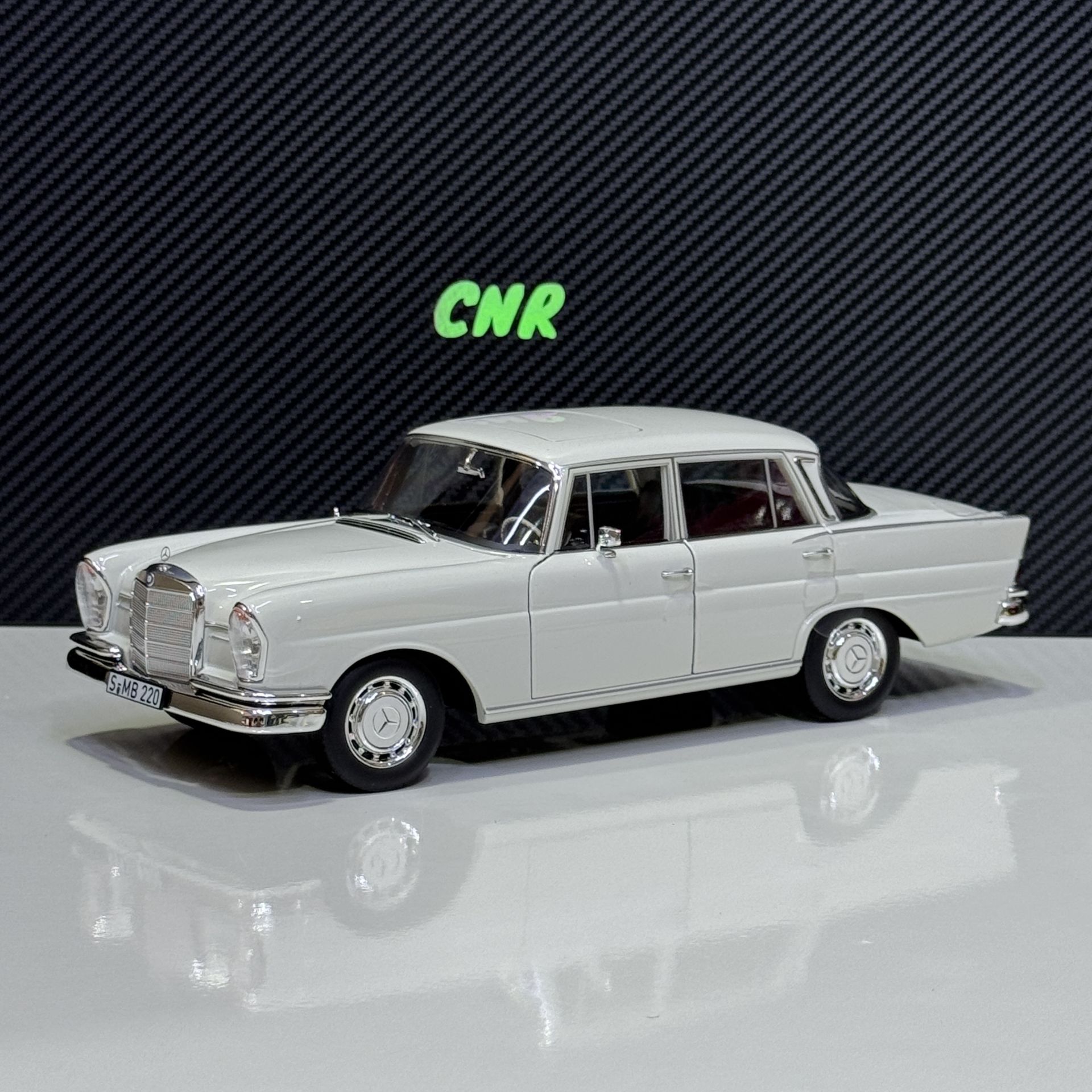 1:18 Mercedes-Benz 220S W111 1959 White - Norev