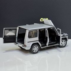 1:18 Mercedes-Benz G-Wagon G500 V8 LWB Brillant Silver - Autoart