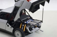 1:18 Lancia Delta S4 1985 Grey 74772 - Autoart Signature
