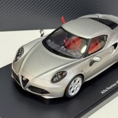 1:18 Alfa Romeo 4C Grigio Basalto 2013 - Autoart