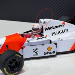 1:18 McLaren Peugeot MP4/9 1994 Brundle - Minichamps