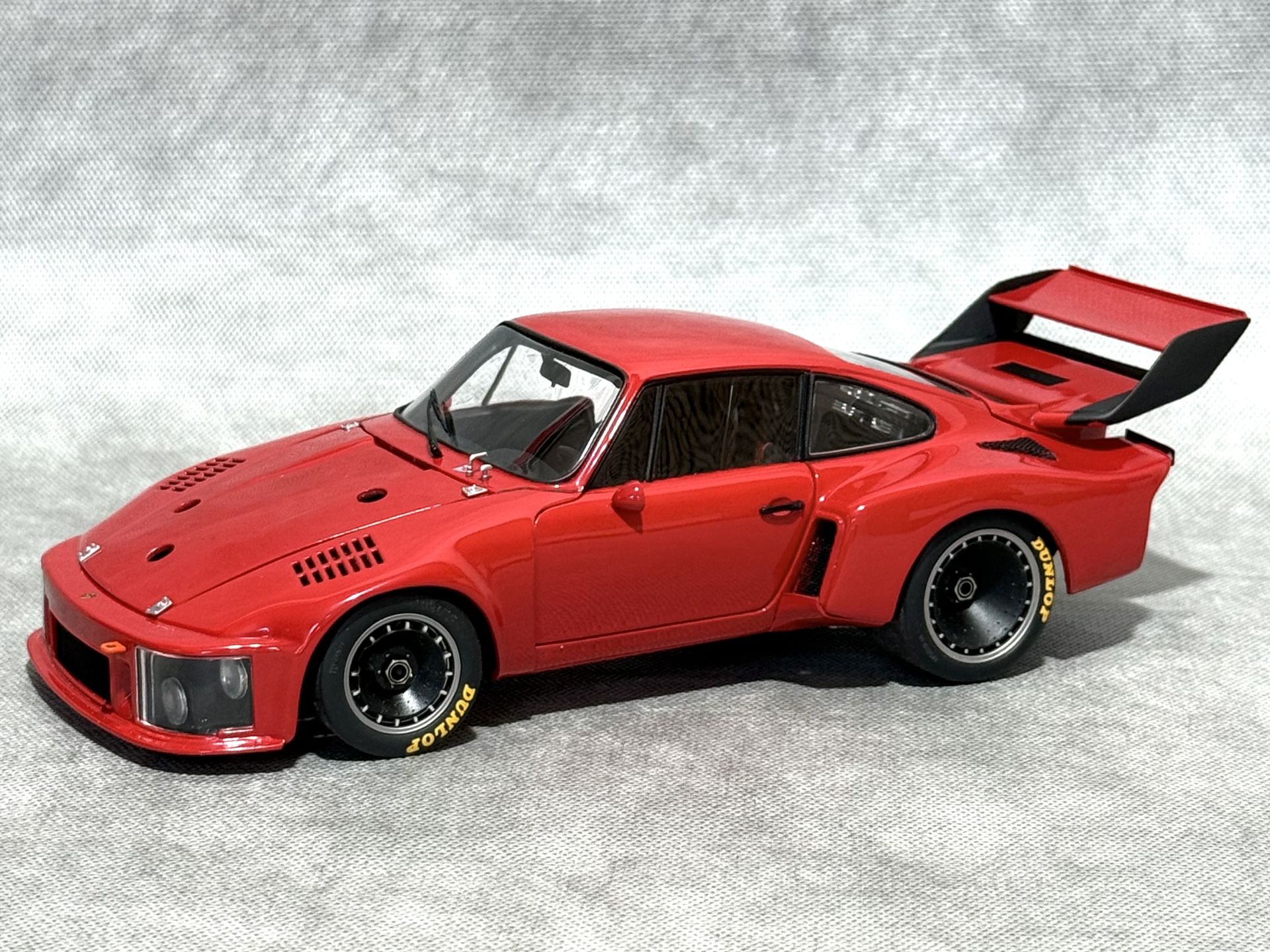 1:18 Porsche 935 Turbo Client Red 1977 - Exoto Racing Legends