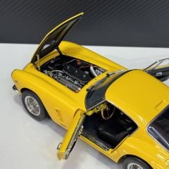 1:18 Ferrari 250 GT Berlinetta Passo Corto SWB Yellow 1961 - CMC