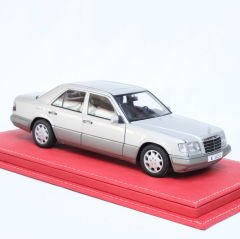 1:18 Mercedes-Benz E Class E320 W124 Silver 1995 -Autoart