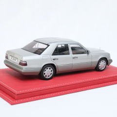 1:18 Mercedes-Benz E Class E320 W124 Silver 1995 -Autoart