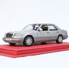 1:18 Mercedes-Benz E Class E320 W124 Silver 1995 -Autoart