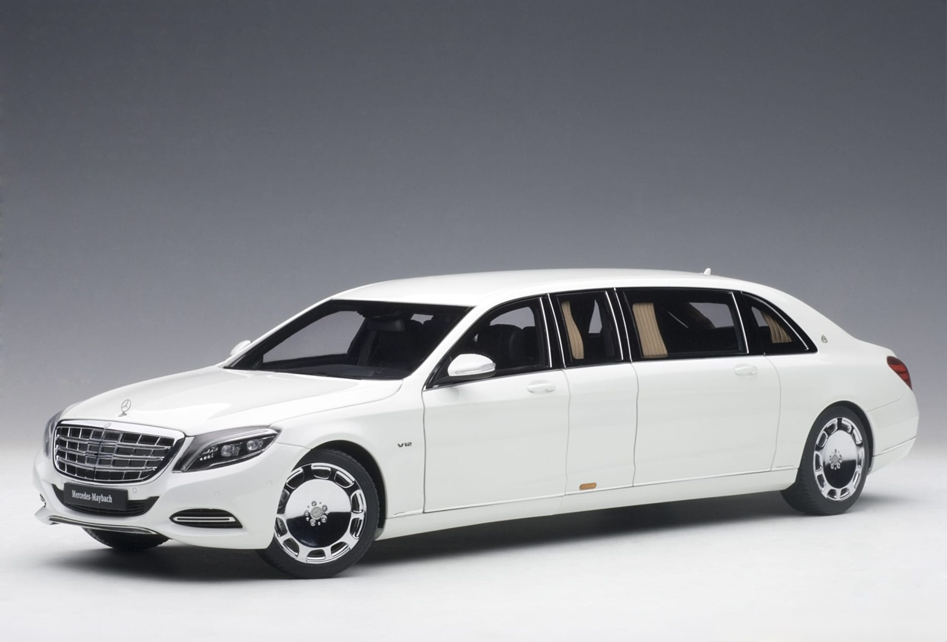 1:18 Mercedes-Maybach S Class S600 Pullman White 76296 - Autoart
