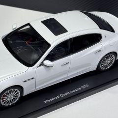 1:18 Maserati Quattroporte GTS 2015 Alpi White - Autoart