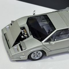 1:18 Lamborghini Countach 25th Anniversary Edition - Autoart Signature