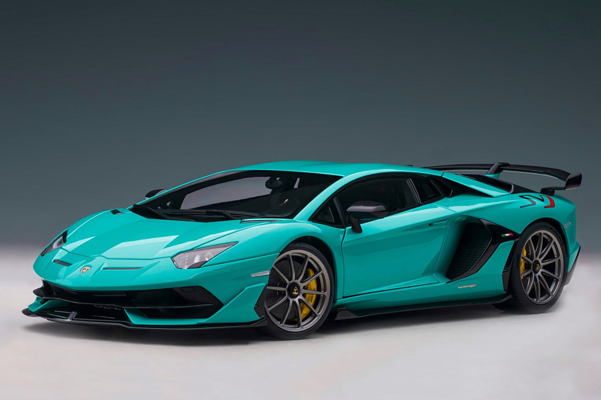 1:18 Lamborghini Aventador SVJ Blu Glauco 2018 - Autoart