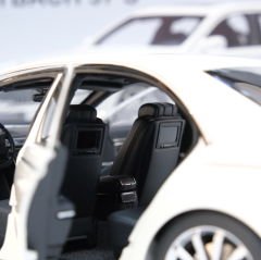1:18 Ölçek Maybach 57S White 2005 - Autoart Millennium