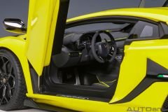 1:18 Lamborghini Aventador SVJ Giallo Tenerife - Autoart