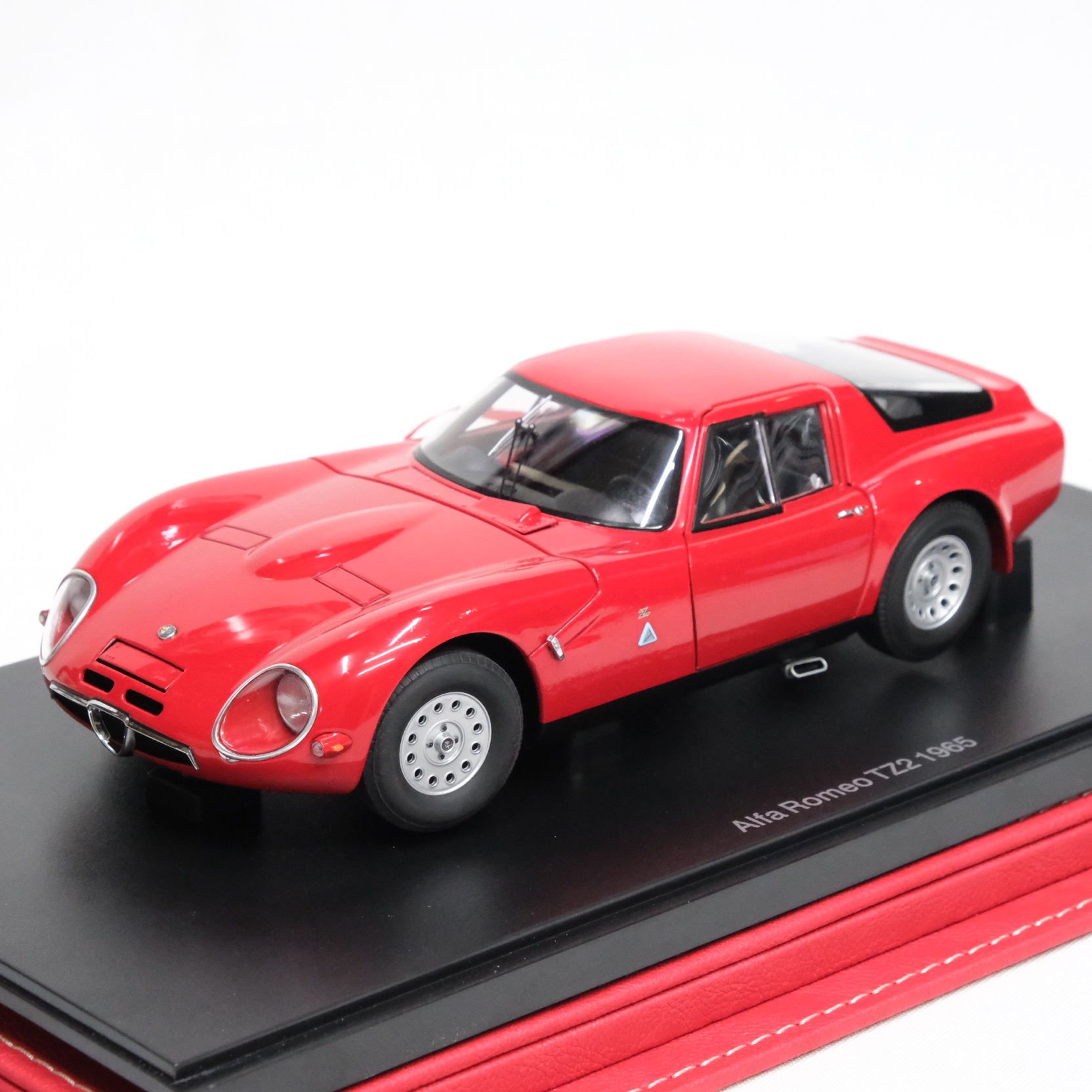 1:18 Alfa Romeo Giulia TZ2 Red 1965 - Autoart