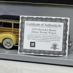 1:18 Chevrolet Master Deluxe Woody Wagon 1939 - Motor City