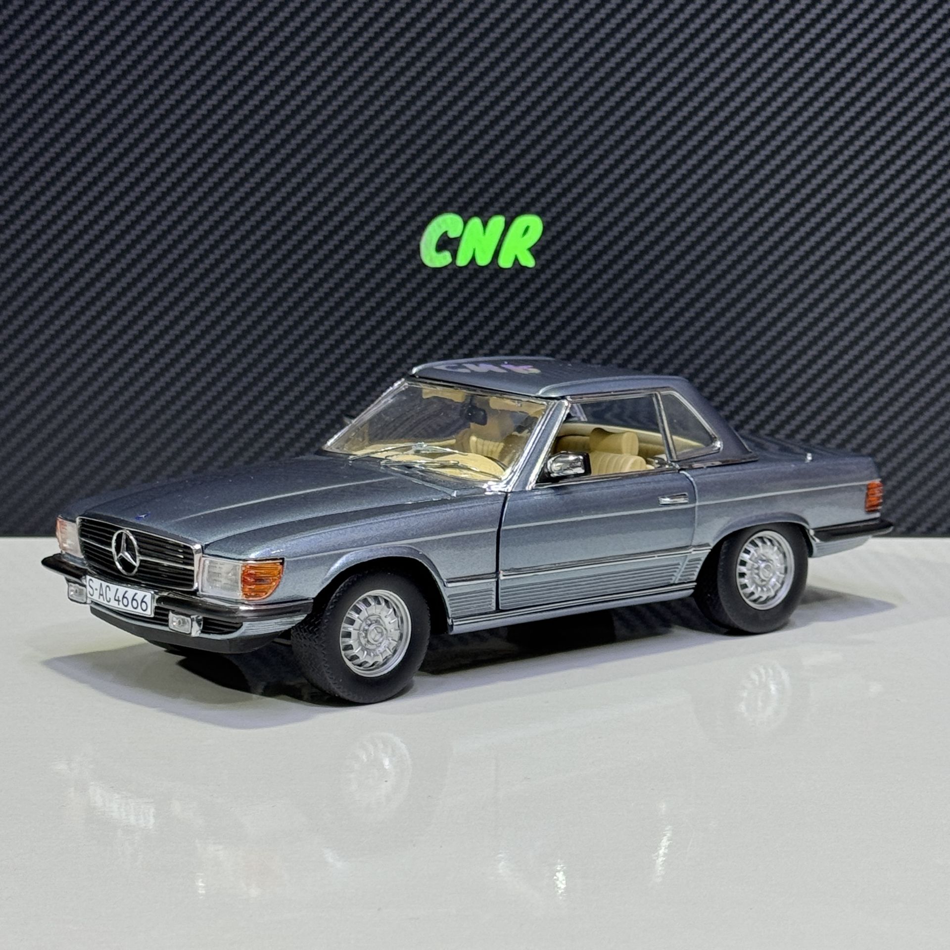 1:18 Mercedes-Benz 350SL R107 Hard Top 1977 - SunStar