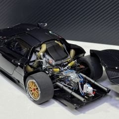 1:18 Porsche 911 GT1 Plain Body Black 1997 - Autoart