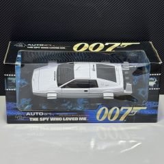 1:18 Lotus Submarine Type 79 James Bond 007 - Autoart