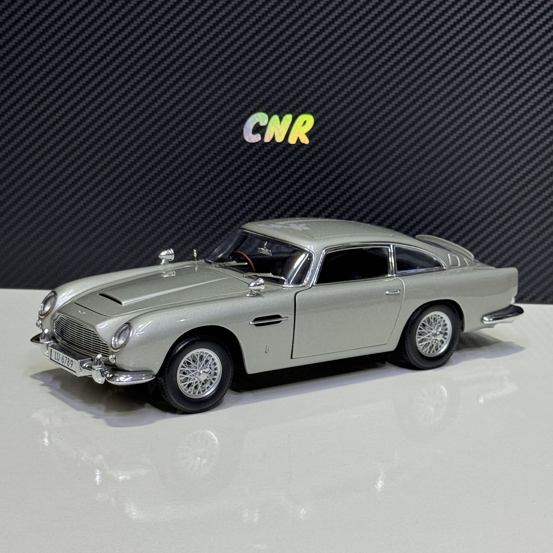 1:18 Aston Martin DB5 James Bond 007 Goldfinger - Autoart
