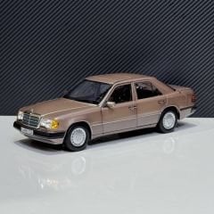 1:18 Mercedes-Benz 230E W124 1989 Rosewood - Norev