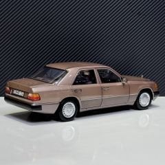 1:18 Mercedes-Benz 230E W124 1989 Rosewood - Norev