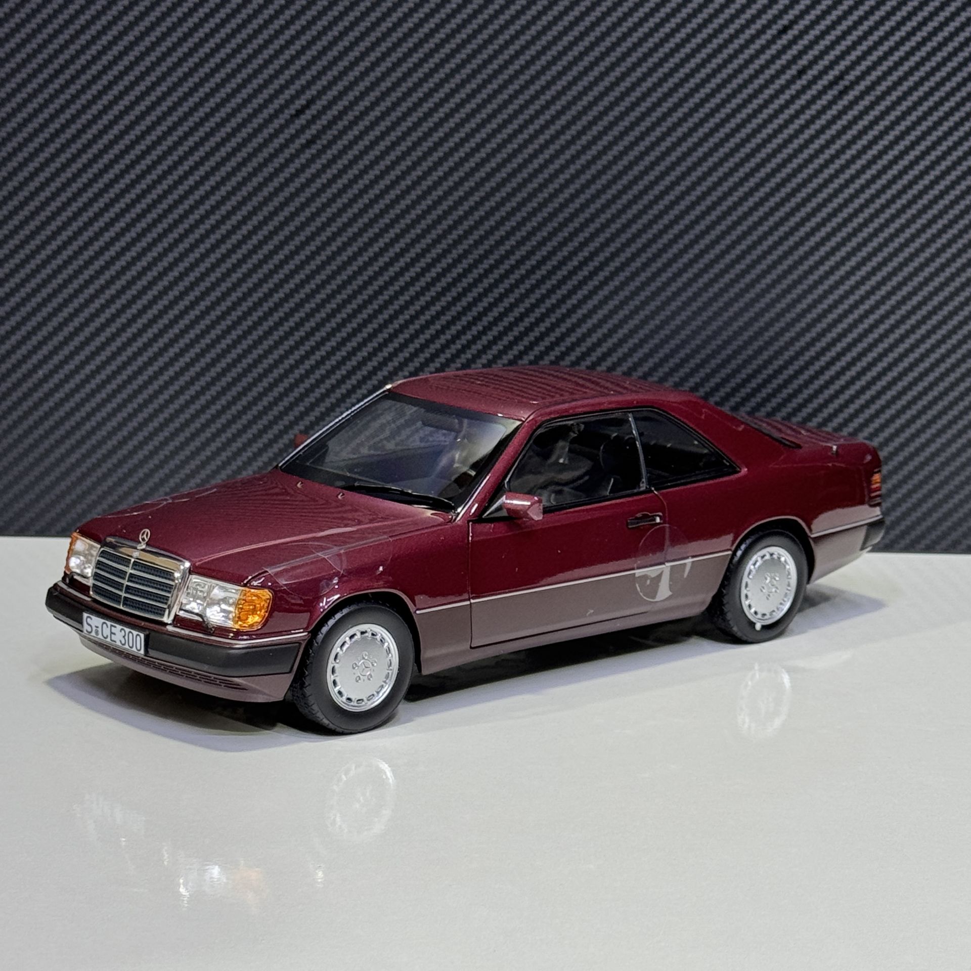 1:18 Mercedes-Benz 300 CE-24 C124 W124 Red - Norev