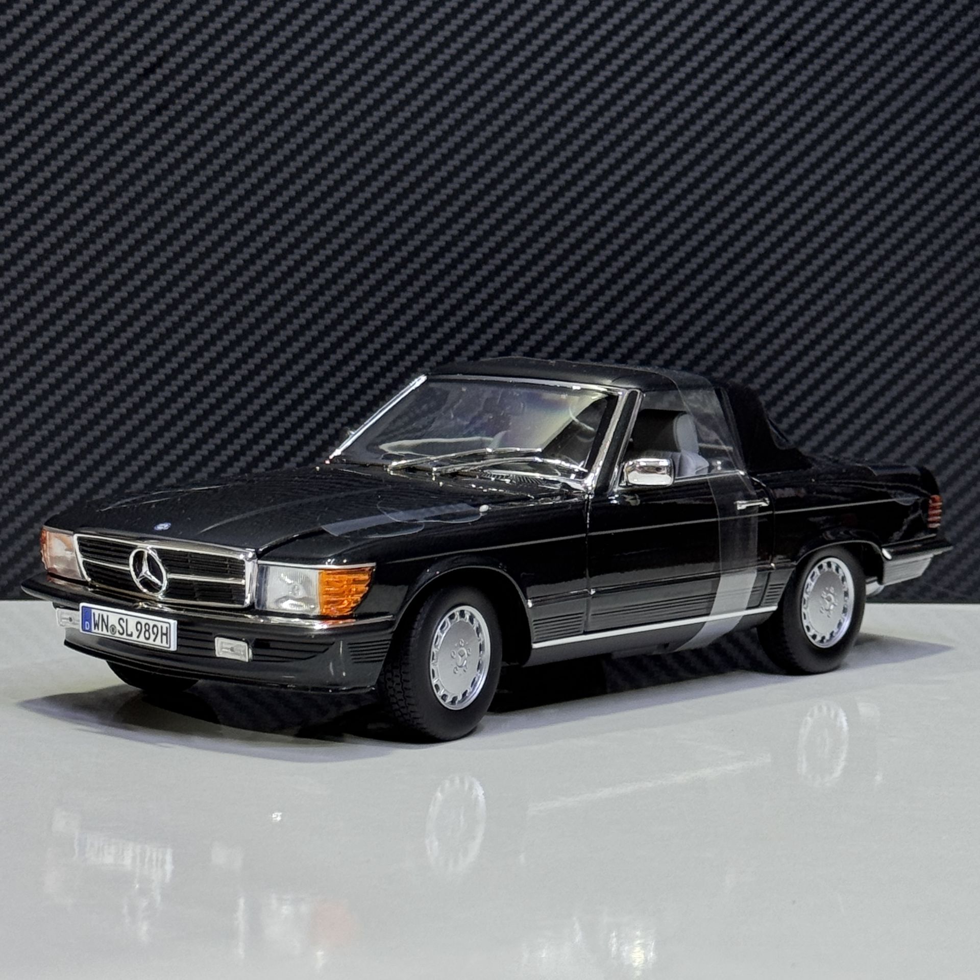 1:18 Mercedes-Benz 300SL R107 Black 1985 - Norev