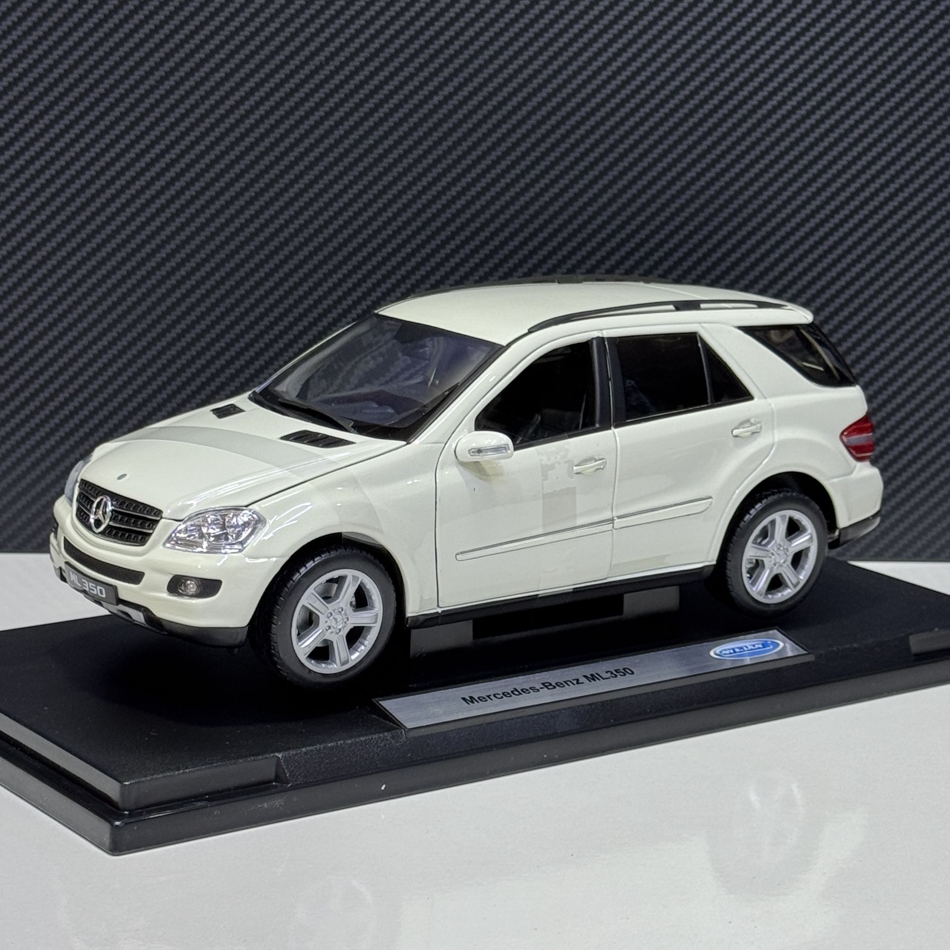 1:18 Mercedes-Benz ML350 Beyaz - Welly