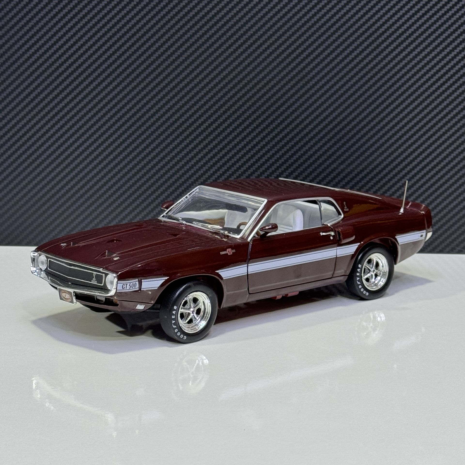 1:18 Ford Shelby GT-500 1969 - Auto World American Muscle