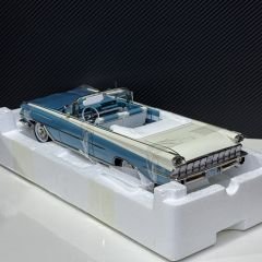 1:18 Oldsmobile 98 Open Convertible 1959 - SunStar Platinum