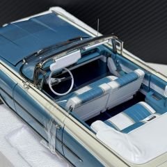 1:18 Oldsmobile 98 Open Convertible 1959 - SunStar Platinum
