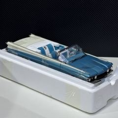 1:18 Oldsmobile 98 Open Convertible 1959 - SunStar Platinum