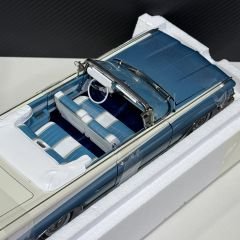 1:18 Oldsmobile 98 Open Convertible 1959 - SunStar Platinum