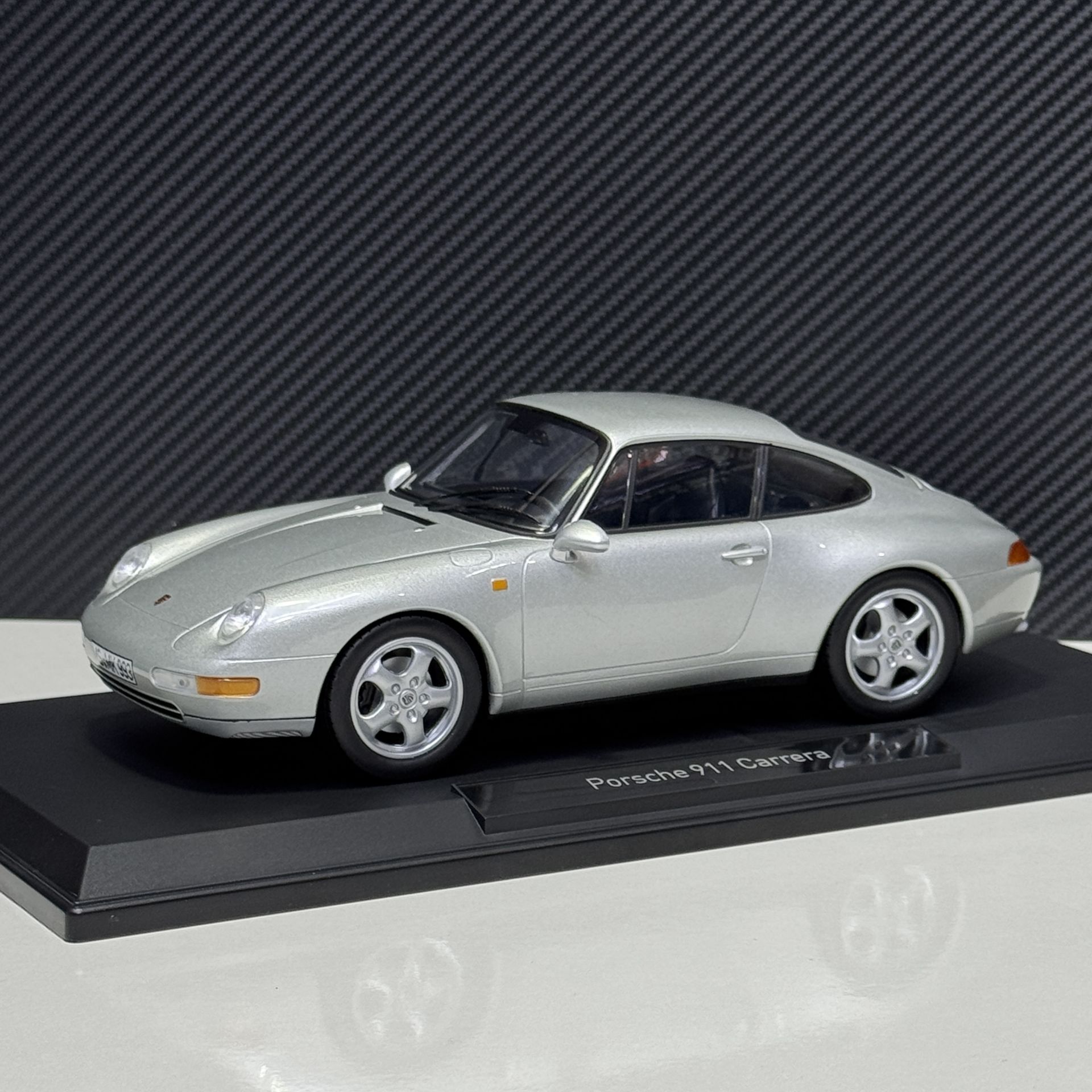 1:18 Porsche 911 993 Carrera Silver Metallic - Norev