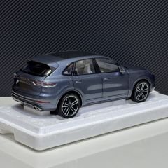 1:18 Porsche Cayenne Turbo S 2017 Blue Metallic - Minichamps