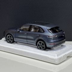 1:18 Porsche Cayenne Turbo S 2017 Blue Metallic - Minichamps