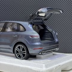 1:18 Porsche Cayenne Turbo S 2017 Blue Metallic - Minichamps