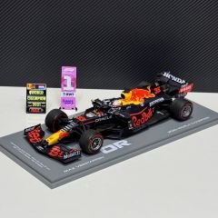 1:18 Red Bull Racing Honda RB16B World Champion 2021 - Spark