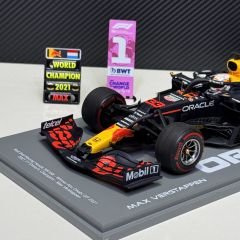 1:18 Red Bull Racing Honda RB16B World Champion 2021 - Spark