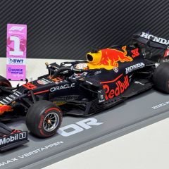 1:18 Red Bull Racing Honda RB16B World Champion 2021 - Spark