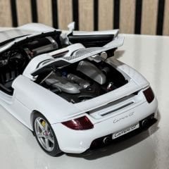 1:18 Porsche Carrera GT White 2003 78045 - Autoart