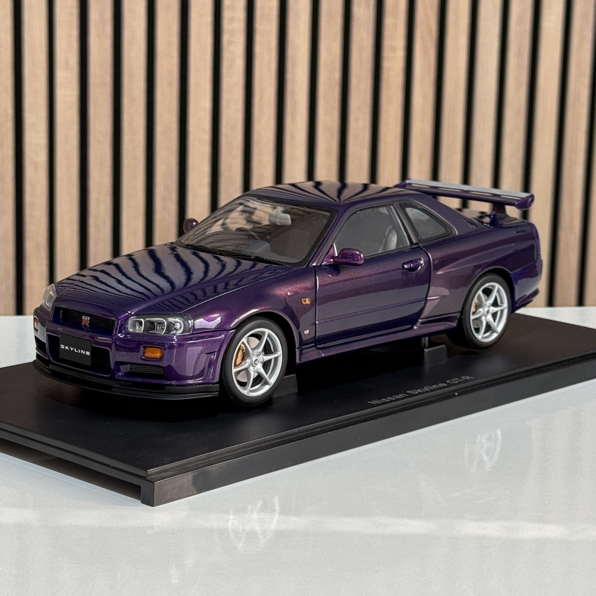 1:18 Nissan Skyline R34 GTR 1999 Midnight Purple - Autoart Millennium