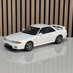 1:18 Nissan Skyline GT-R R32 Crystal White 1990 - Autoart