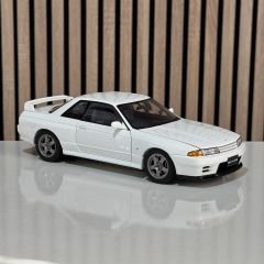 1:18 Nissan Skyline GT-R R32 Crystal White 1990 - Autoart