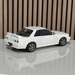 1:18 Nissan Skyline GT-R R32 Crystal White 1990 - Autoart