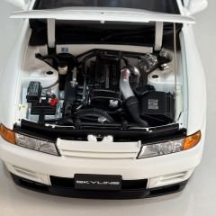 1:18 Nissan Skyline GT-R R32 Crystal White 1990 - Autoart