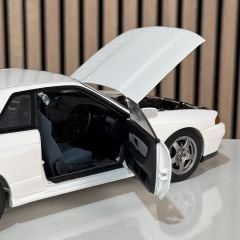 1:18 Nissan Skyline GT-R R32 Crystal White 1990 - Autoart