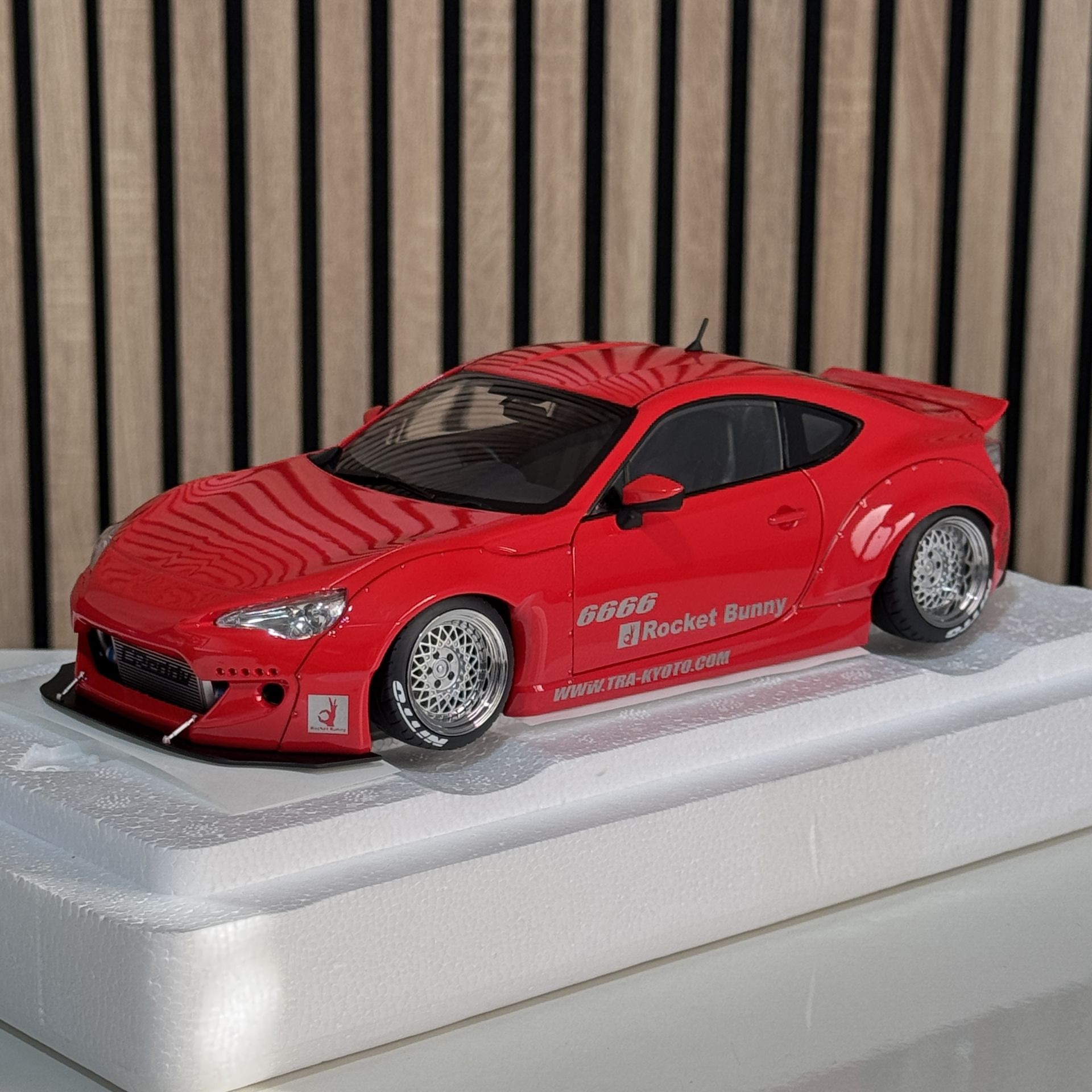 1:18 Toyota 86 Rocket Bunny Silver Wheels - Autoart