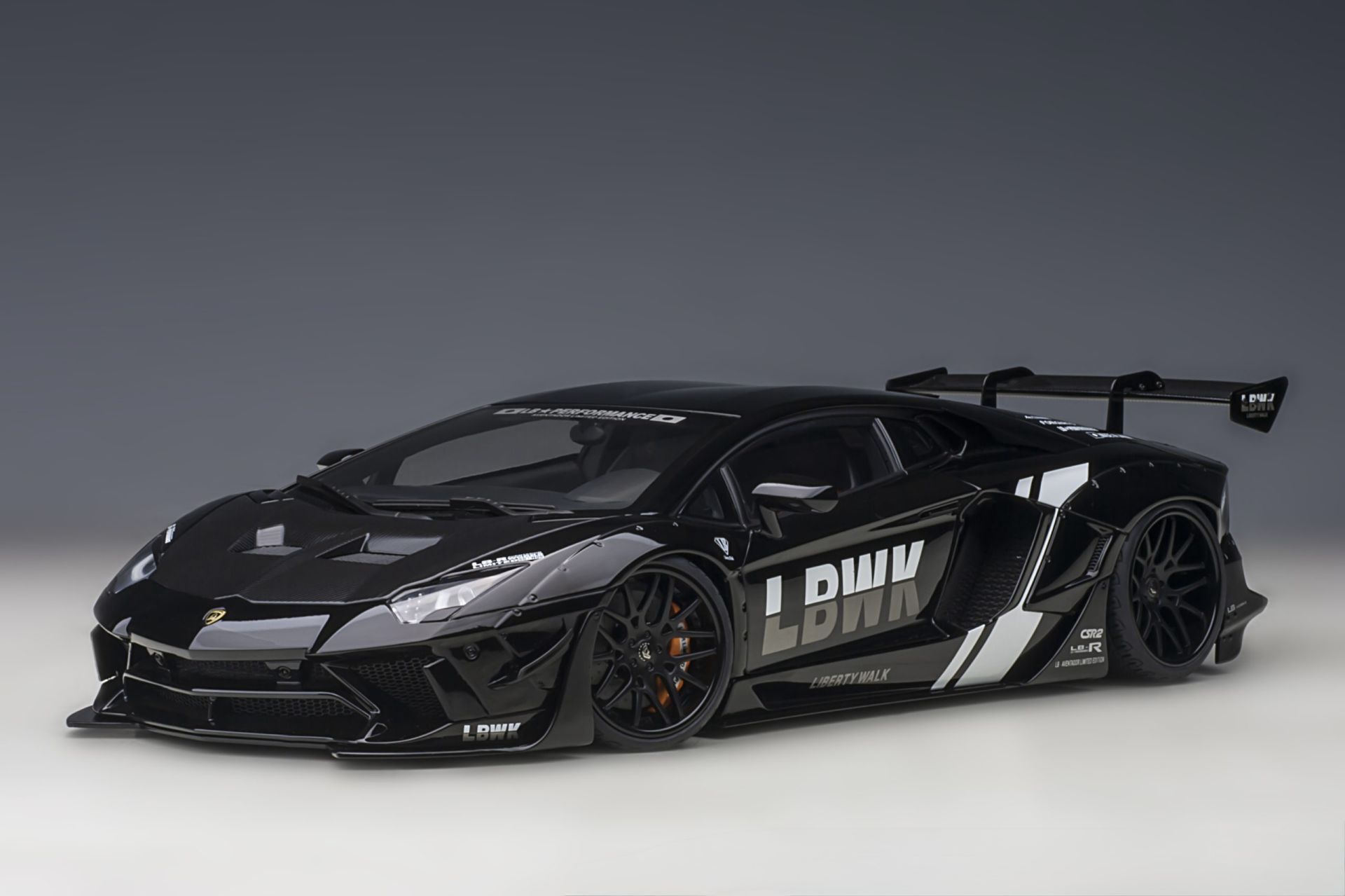 1:18 Lamborghini Aventador LBWK Black - Autoart